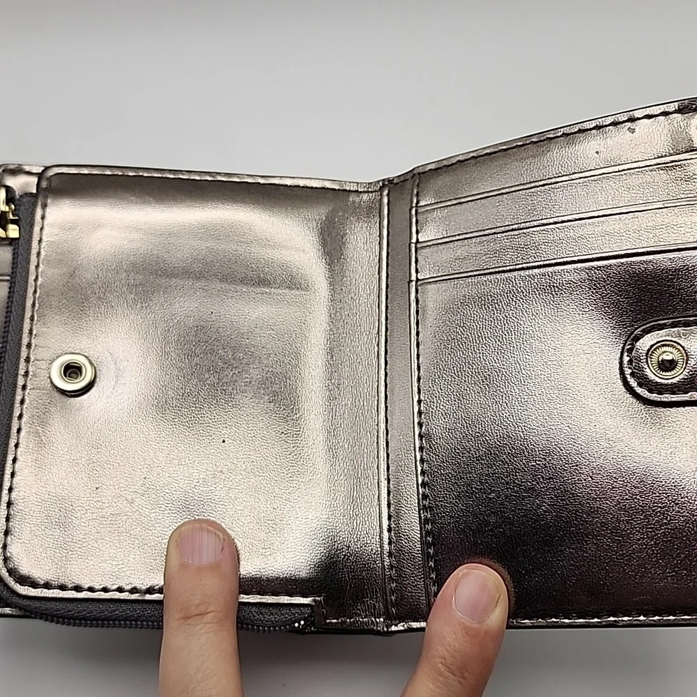 Kate Spade Metallic Black/Silver Wallet‎